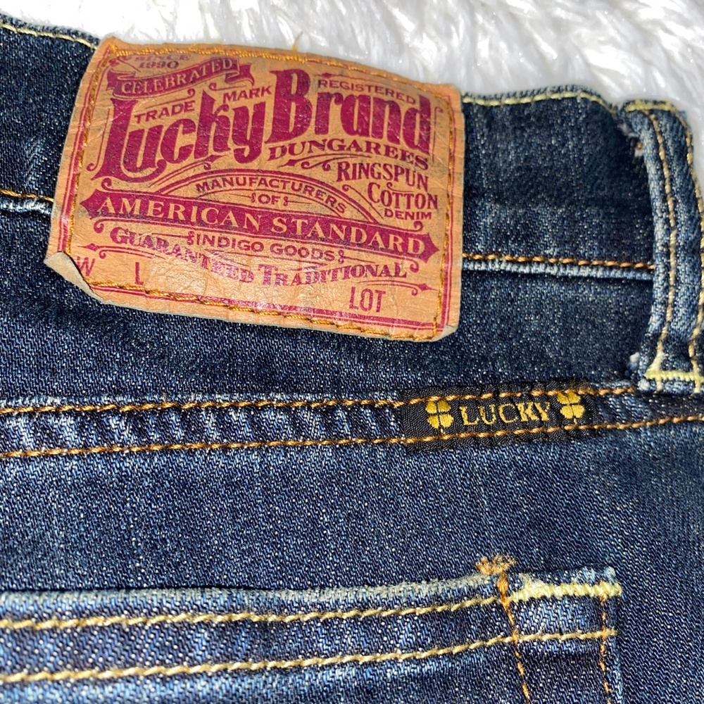 Lucky Brand Flared Dark Wash Jeans In Great Condition - Picture 5 of 7